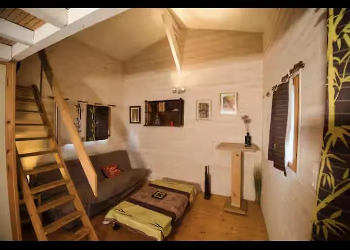 En Bois Nyaraló Saint-Antonin